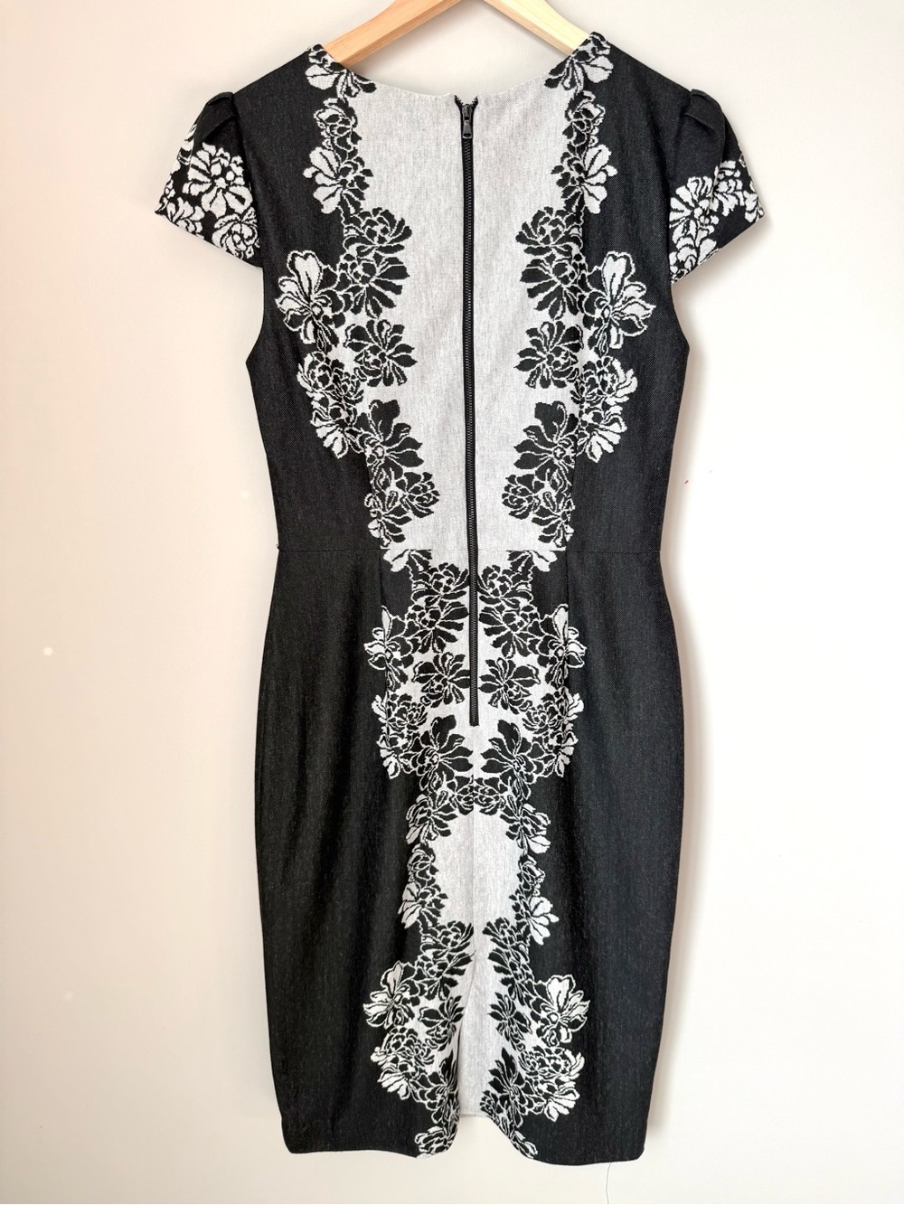 Betsey Johnson Black & White Floral Knit Panel Fitted Sheath Midi Dress - Picture 4 of 5